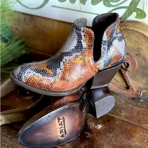 NWT 🤠 Ariat Dixon Snakeskin Bootie size 9